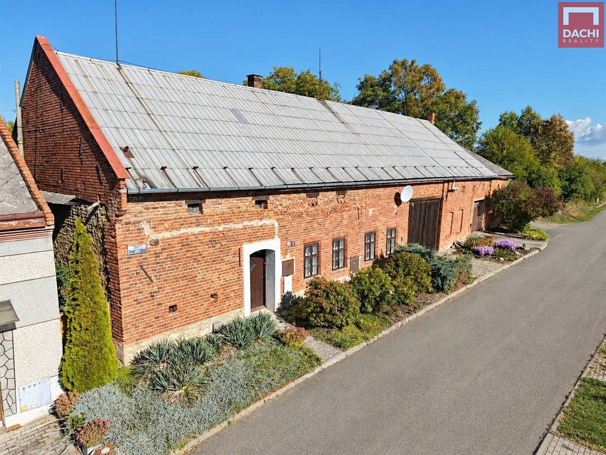 Prodej rodinného domu 389 m², pozemek 1789 m²